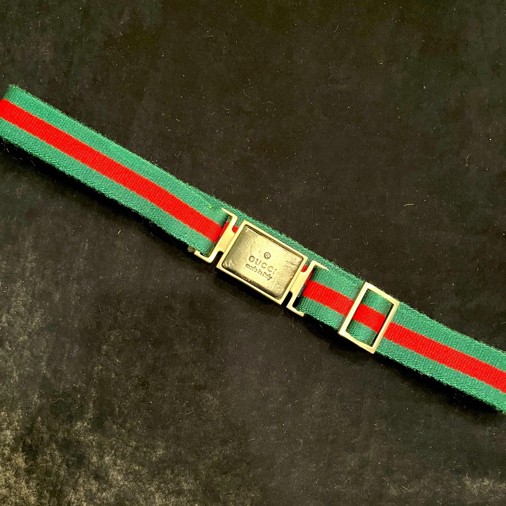 GUCCI latch belt. Good condition. authentic!